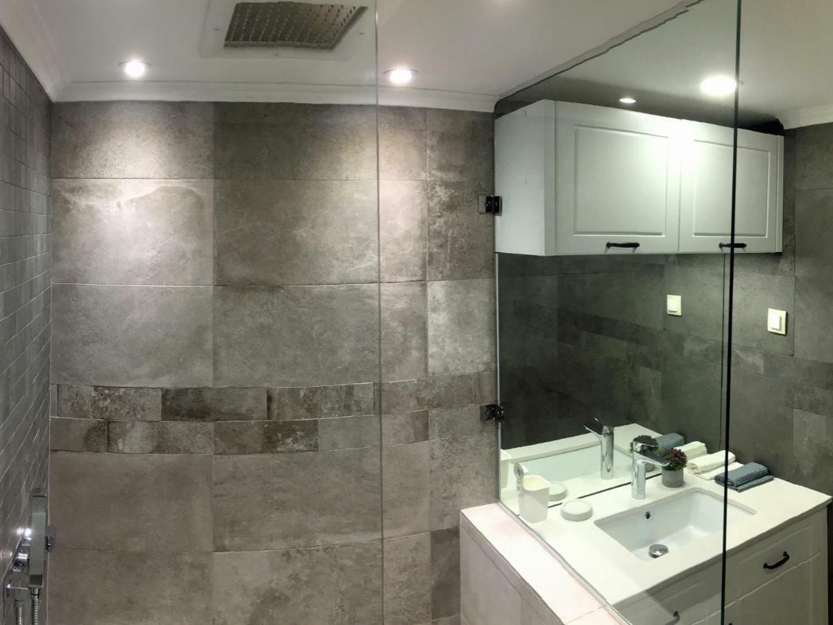 A Luxury Apartment With Patio And Bbq ソフィア エクステリア 写真